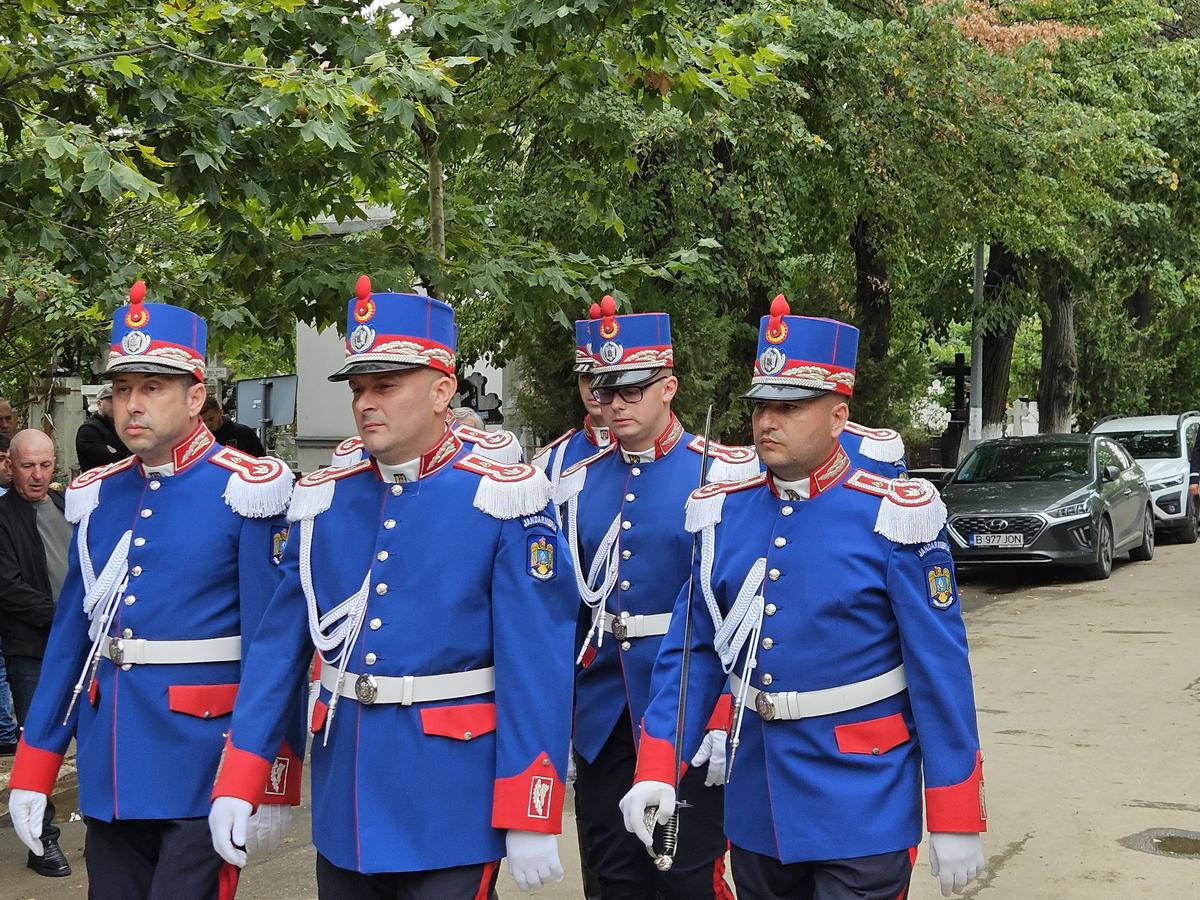 Gigi Mulțescu a fost înmormântat cu onoruri militare în Cimitirul „Reînvierea” » Peste 200 de oameni au venit să-și ia rămas-bun de la legenda lui Dinamo