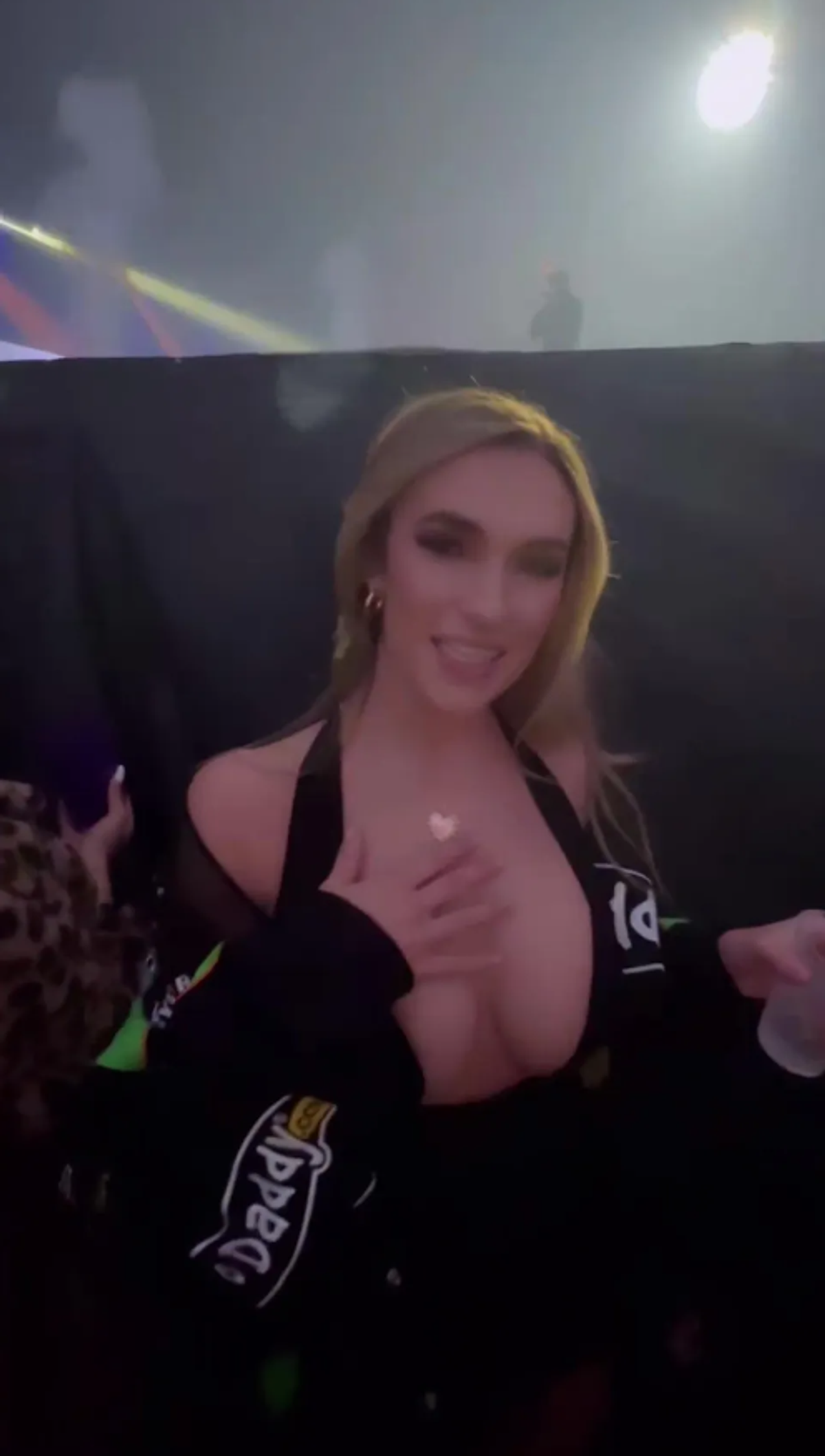 Cea mai sexy voleibalistă a apărut fără sutien la un eveniment » Imaginile care au aprins imaginația bărbaților