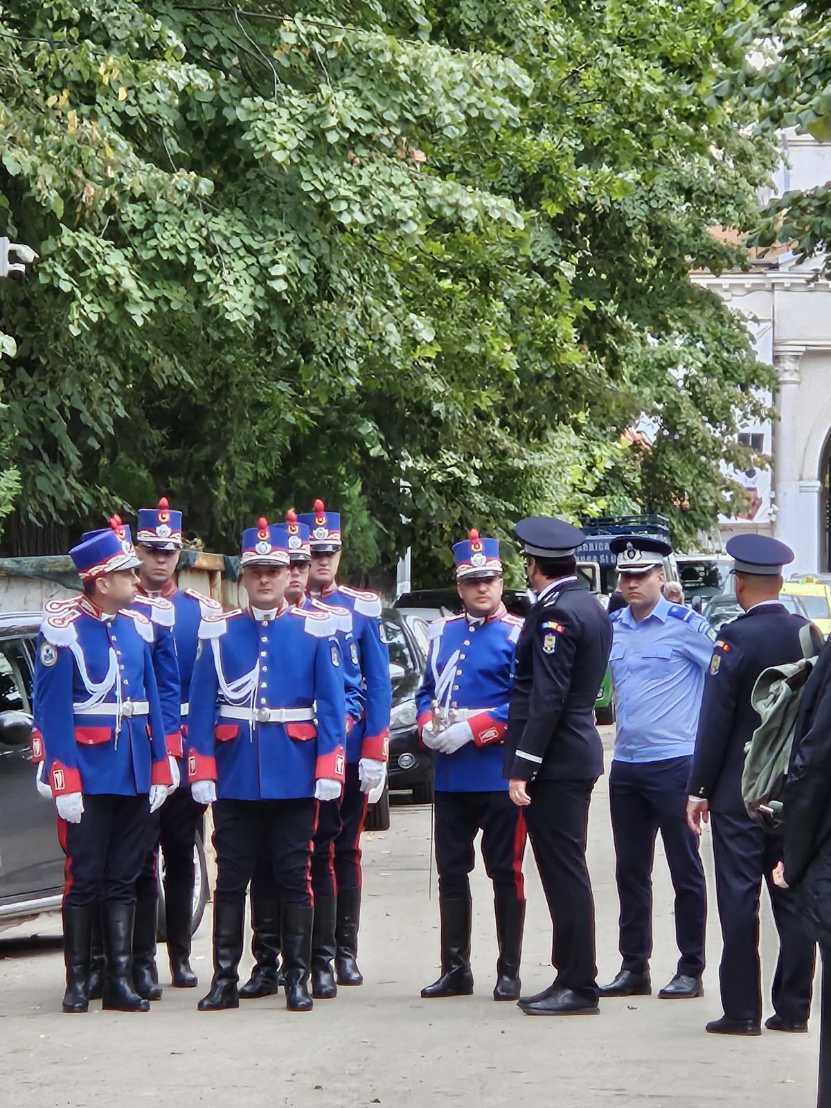 Gigi Mulțescu a fost înmormântat cu onoruri militare în Cimitirul „Reînvierea” » Peste 200 de oameni au venit să-și ia rămas-bun de la legenda lui Dinamo