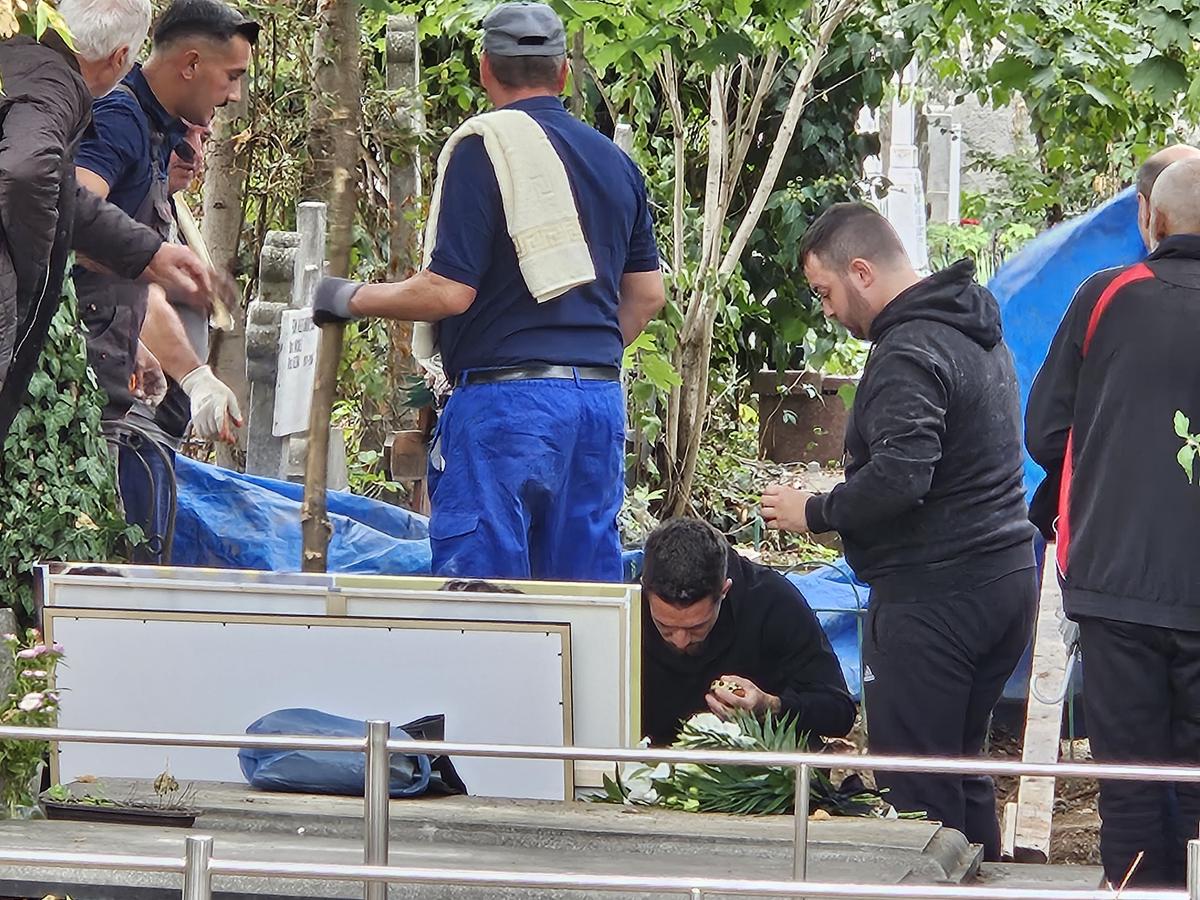 Gigi Mulțescu a fost înmormântat cu onoruri militare în Cimitirul „Reînvierea” » Peste 200 de oameni au venit să-și ia rămas-bun de la legenda lui Dinamo