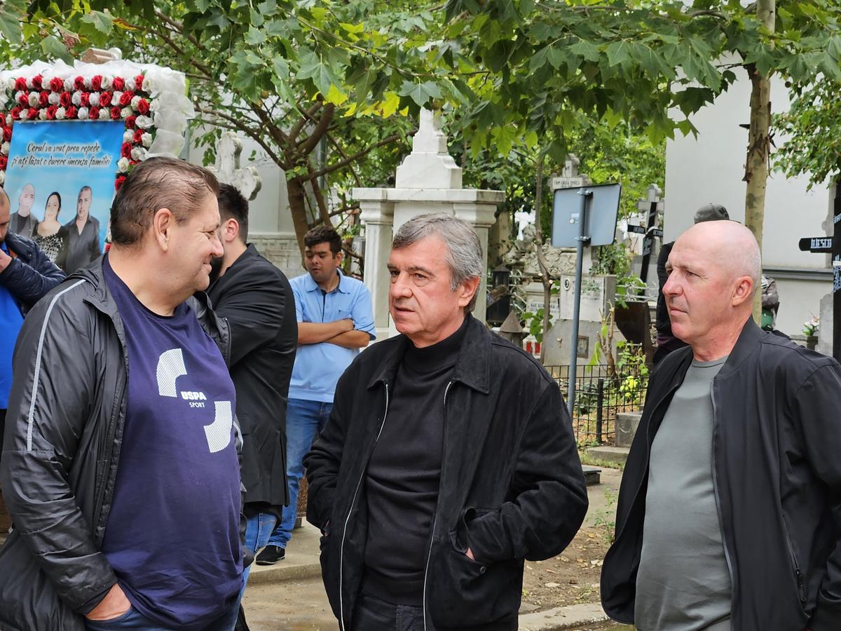 Gigi Mulțescu a fost înmormântat cu onoruri militare în Cimitirul „Reînvierea” » Peste 200 de oameni au venit să-și ia rămas-bun de la legenda lui Dinamo