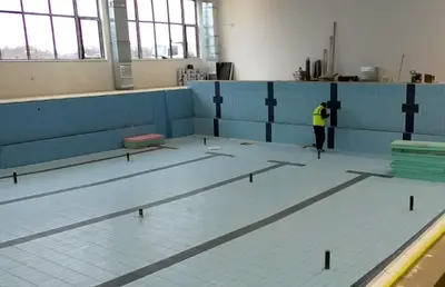 Între timp, în România: bazin semiolimpic inaugurat într-un sat fără canalizare » „Mobilizez babele de prin jurul meu și ne ducem împreună”