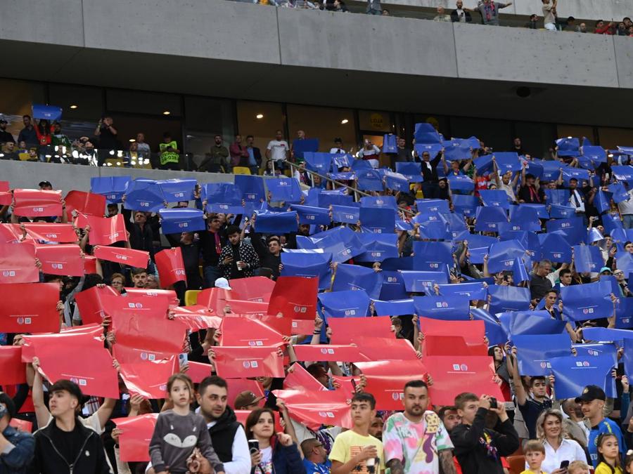 Fanii roș-albaștrilor pregătesc scenografii speciale la meciurile echipei favorite din Europa League / Foto: Imago Câte pachete mai sunt disponibile la cele 4 meciuri pe care FCSB le va juca acasă în Europa League