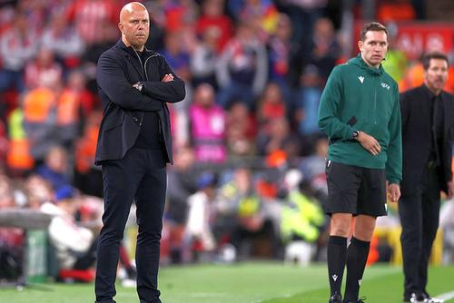 Arne Slot (47 de ani), antrenorul lui Liverpool, a analizat victoria cu 3-2 în fața lui Atletico Madrid, în prima etapă a grupei unice de Champions League, venită chiar de ziua lui/ foto: Guliver/GettyImages
