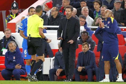 Diego Simeone, antrenorul lui Atletico Madrid, a vorbit despre scandalul de pe Anfield, de la 2-3 cu Liverpool, din prima etapă a grupei de Champions League. Argentinianul a fost eliminat în prelungiri/ foto: Imago Images