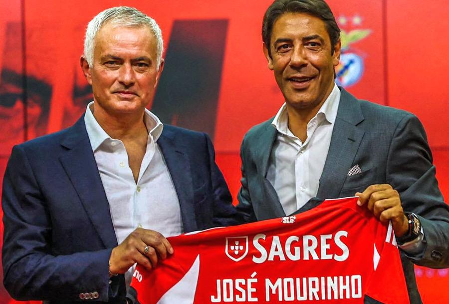 José Mourinho (62 de ani) este oficial noul antrenor principal al Benficăi. Acesta a fost deja prezentat de noul club. Există un detaliu interesant în contractul dintre cele două părți. Jose Mourinho a fost atacat dur de fostul său elev! » „Nu trebuia să o umilească. Și-a făcut un mare păcat”