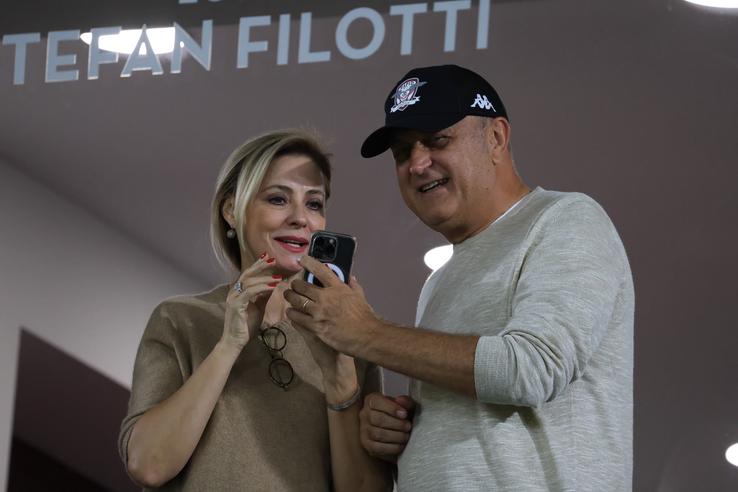 Dan Șucu și Diana Șucu, după golul înscris de Andrei Șucu // foto: Ionuț Iordache (GSP)