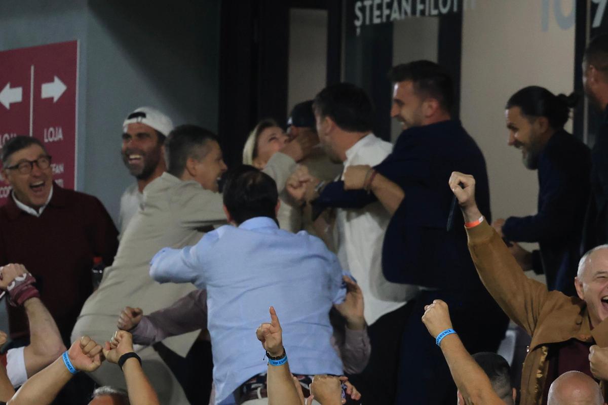 Bucuria din loja lui Șucu după golul fiului în Rapid - FC Argeș
