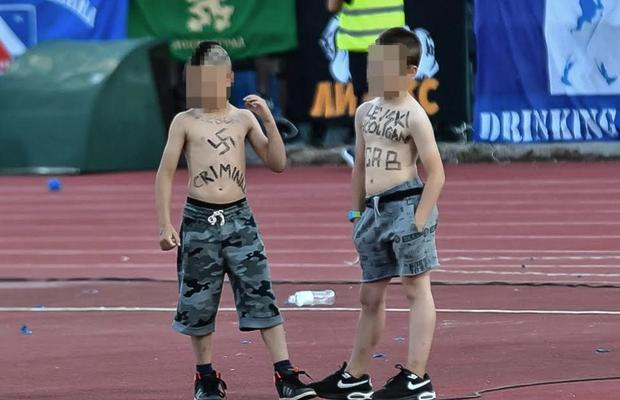 FOTO Copii ultrași cu „tatuaje” și saluturi naziste » Pozele înfiorătoare care explică atacul rasist de la Bulgaria - Anglia 0-6