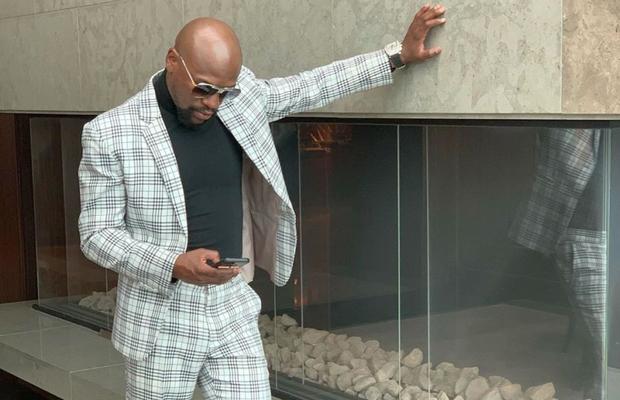 GENIAL! Floyd Mayweather l-a imitat pe Gigi Becali: a intrat în bucătăria unui restaurant și le-a dat bani tuturor angajaților