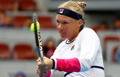 TURNEUL CAMPIOANELOR // VIDEO Răsturnare de situație în cursa pentru ultimul loc de la Shenzhen » Kiki Bertens a pierdut cu Mladenovic și riscă să rateze competiția