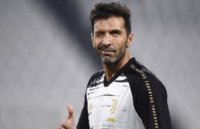 Un nou record pentru Buffon! Portarul italian a bifat meciul cu numărul 650 în Serie A