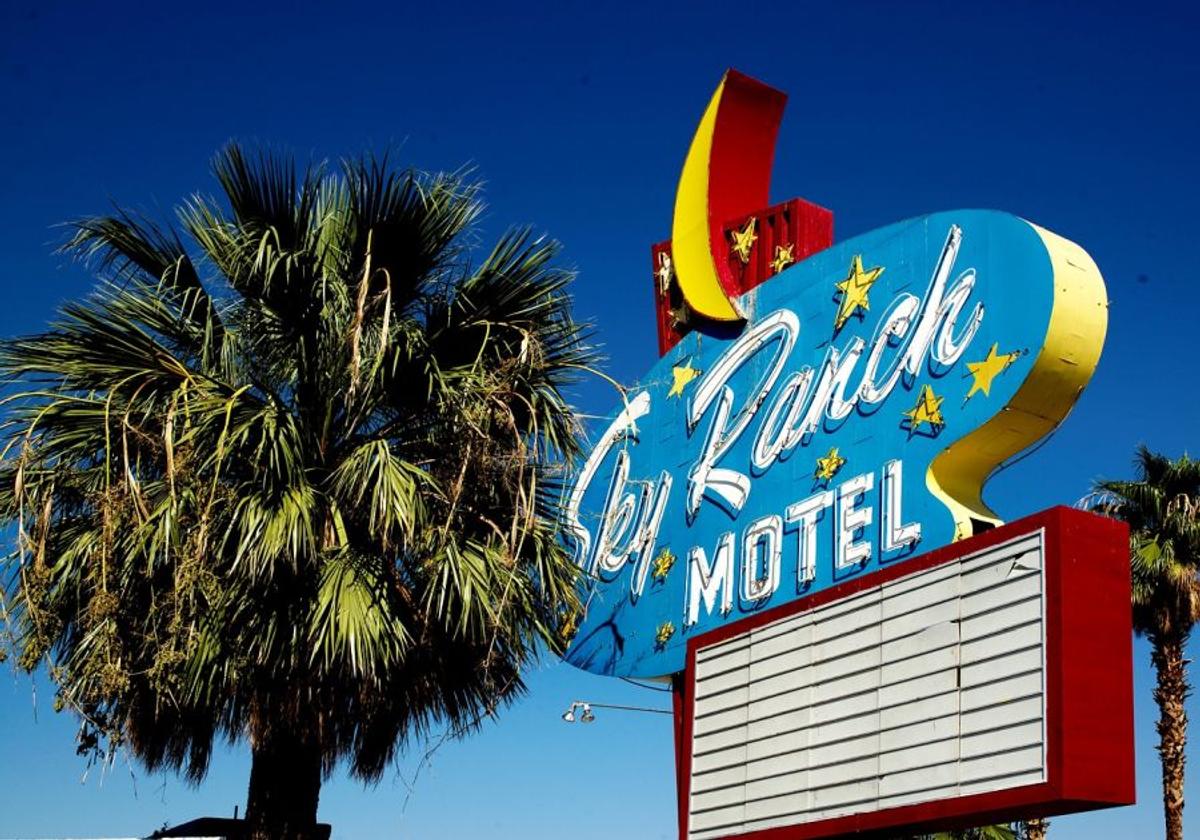 14 legi uluitoare în lume: de ce e ilegală lenjeria cu dantelă în Rusia și ce se întâmplă dacă te declari însurat la hotel în Carolina de Nord