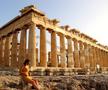14. NU sunt permise tocurile pe Acropole, în Grecia! Interdicția a fost pusă în 2009, deoarece tocurile afectau situl arheologic. În plus, e destul de mult de urcat până acolo.