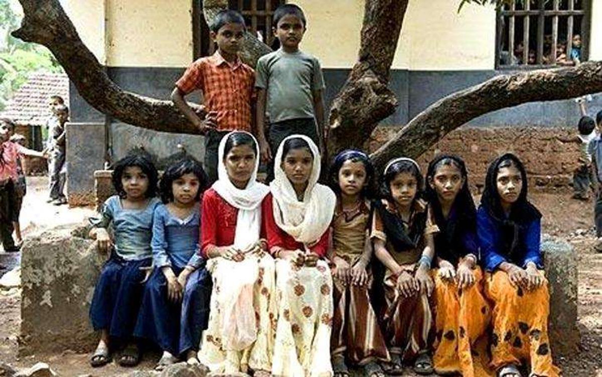 FOTO 10 lucruri inexplicabile din India: de la statuia care crește an de an sau satul în care se nasc numai gemeni la templul cu pereți cântători