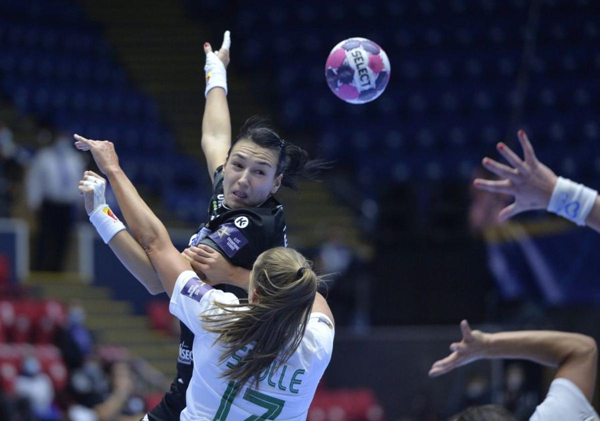 Ferencvaros - CSM București 31-27. VIDEO „Tigroaicele” au clacat în repriza secundă, în ciuda celor 9 goluri marcate de Cristina Neagu! Clasamentul ACUM