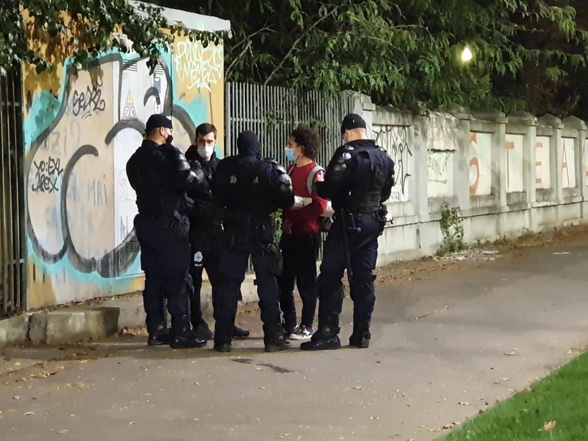 DINAMO - CRAIOVA. FOTO Agitație la porțile Arenei Naționale » Suporterii dinamoviști, luați în primire de jandarmi