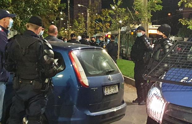 DINAMO - CRAIOVA. FOTO Agitație la porțile Arenei Naționale » Suporterii dinamoviști, luați în primire de jandarmi