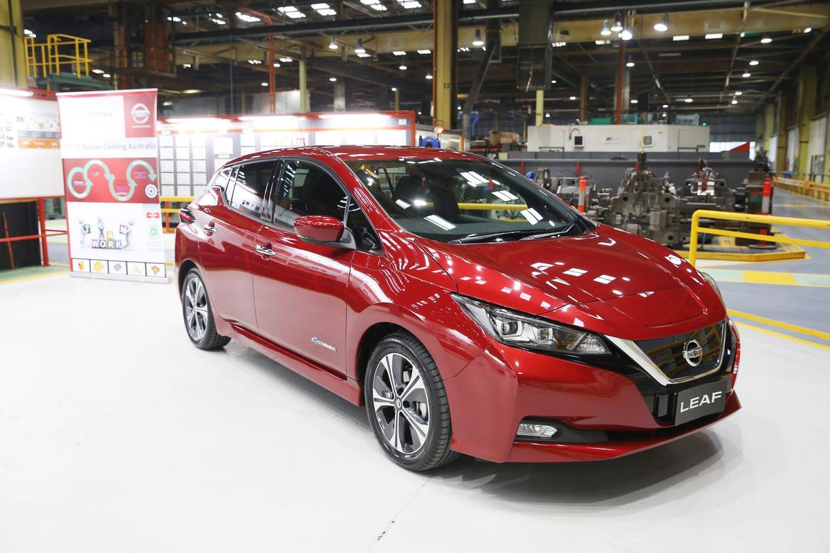 VIDEO&FOTO Are un salariu de milioane de euro, dar conduce o mașină modestă și lovită: în ce automobil a fost surprins Pep Guardiola