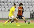 Bryan Gil, atacantul lui Tottenham, în duel cu Radu Drăgușin / FOTO: imago