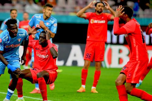 FCSB are cea mai înaltă echipă din existența sa, însă nu reușește să marcheze cu capul la fazele fixe / Sursă foto: Imago Images