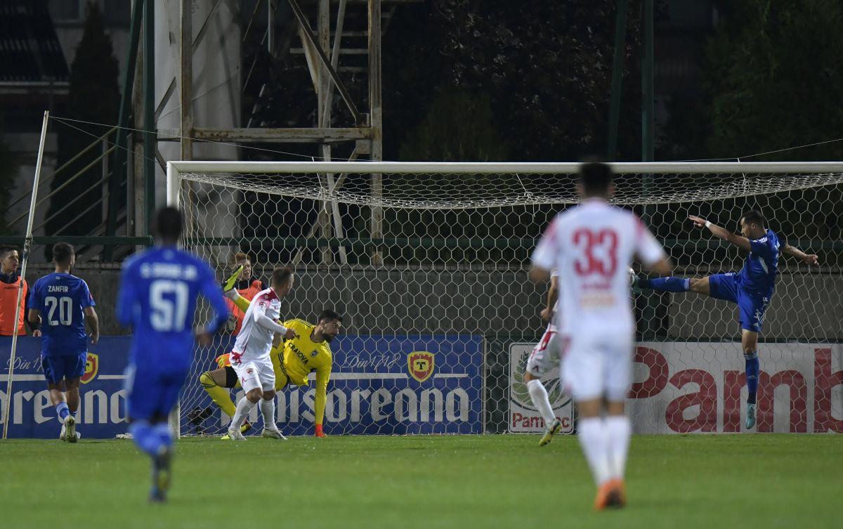 Adrian Mititelu, mesaj la miezul nopții! Se ia de fani după Dinamo - FCU Craiova: „Toți se pricep la fenomen și dau verdicte!”