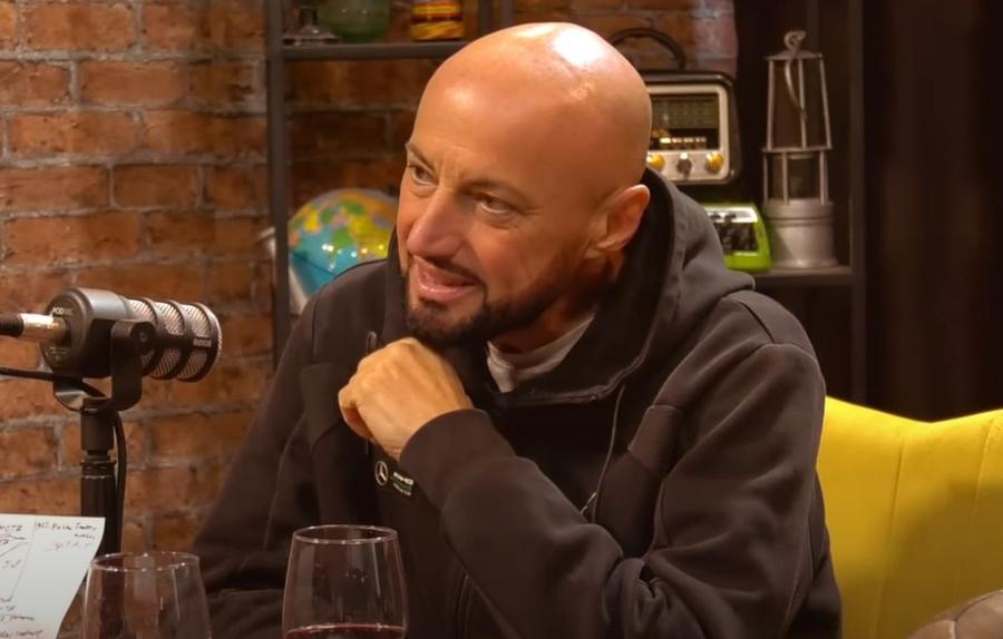 Omul de afaceri Alin Simota a apărut complet schimbat, mai „fit”, în podcastul „Liber la Vorbe”. GSP investighează pe firul autodenunțului lui Simota: blat cu Deaconu la centru și Crăciunescu în tribune. Jocuri de culise pentru cuplul Sabău - Giovanni Becali?