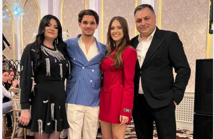 Ianis Hagi (24 de ani) și logodnica Elena Tănase (24 de ani) au organizat luni, la Constanța, o petrecere la care au participat familiile și apropiații. Gică Hagi a fost în centrul atenției pe ringul de dans.