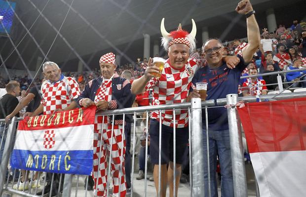 „Doresc răul echipei naționale!” » Ce au pățit opt suporteri croați care au scandat lozinci pro-naziste la meciul cu Turcia din preliminariile Euro 2024