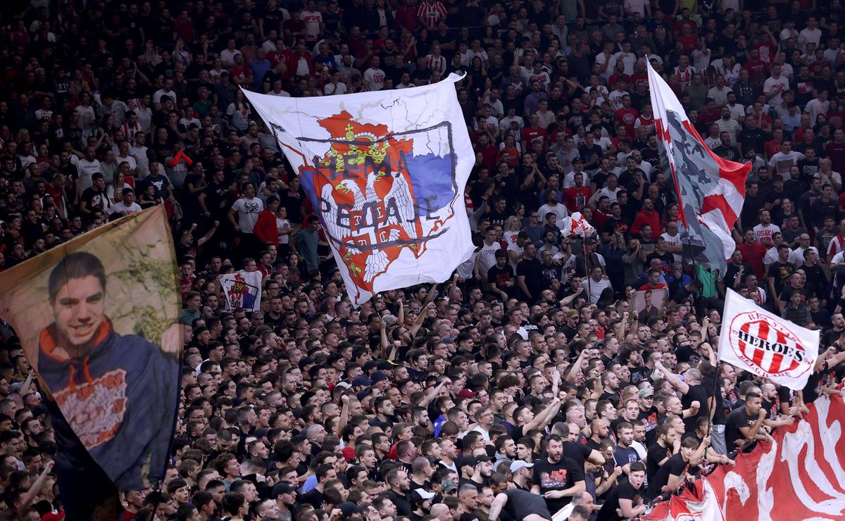 Steaua Roșie - Barcelona, derby-ul Euroligii de baschet, s-a jucat într-o atmosferă imposibil de descris în cuvinte » Bine că există imaginile!