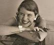 „Înotam, iar bătăile inimii răsunau ca un motor surd: eu sunt, eu sunt, eu sunt” » Povestea răscolitoare a scriitoarei Sylvia Plath și a singurului ei sprijin într-o luptă teribilă: „Abia îmi țin capul deasupra apei”