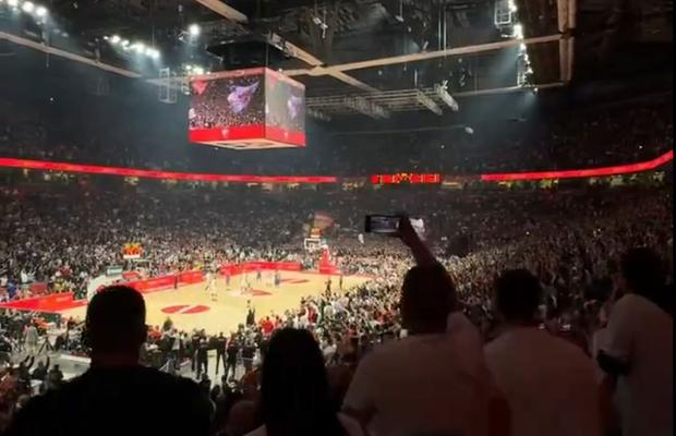 Steaua Roșie - Barcelona, derby-ul Euroligii de baschet, s-a jucat într-o atmosferă imposibil de descris în cuvinte » Bine că există imaginile!