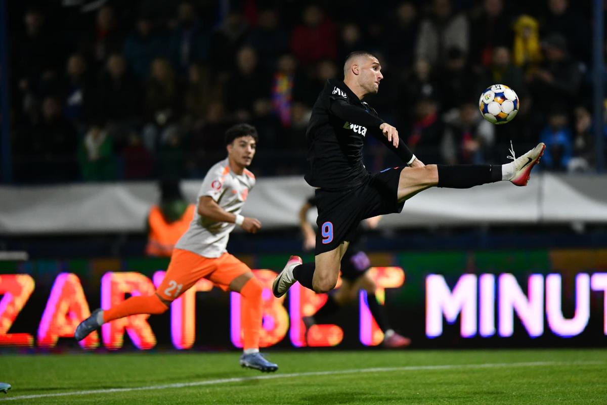 Ce eroare! Gest greu de înțeles la penalty-ul de 0-1 din Metaloglobus - FCSB