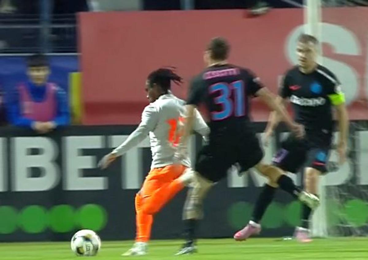 Huiduieli și înjurături în Metaloglobus - FCSB, după ce arbitrul a dat, apoi a anulat un penalty