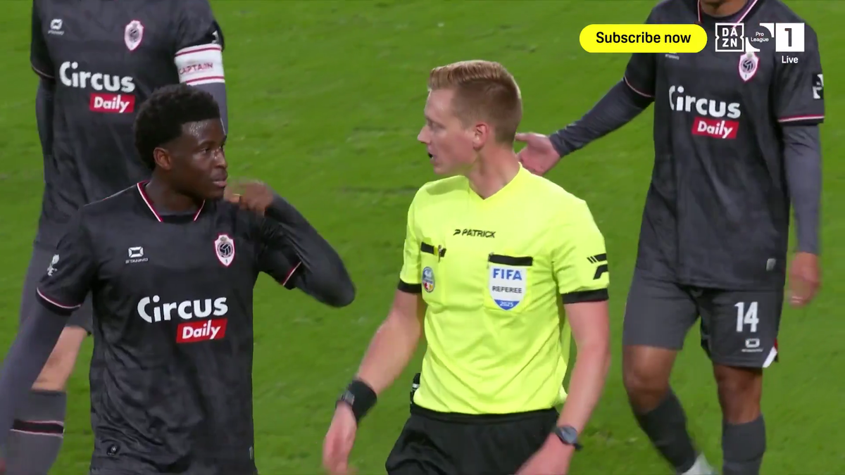 Meci abandonat în minutul 87! Arbitru lovit de un fan al fostei trupe a lui Mircea Rednic » Ce spune regulamentul
