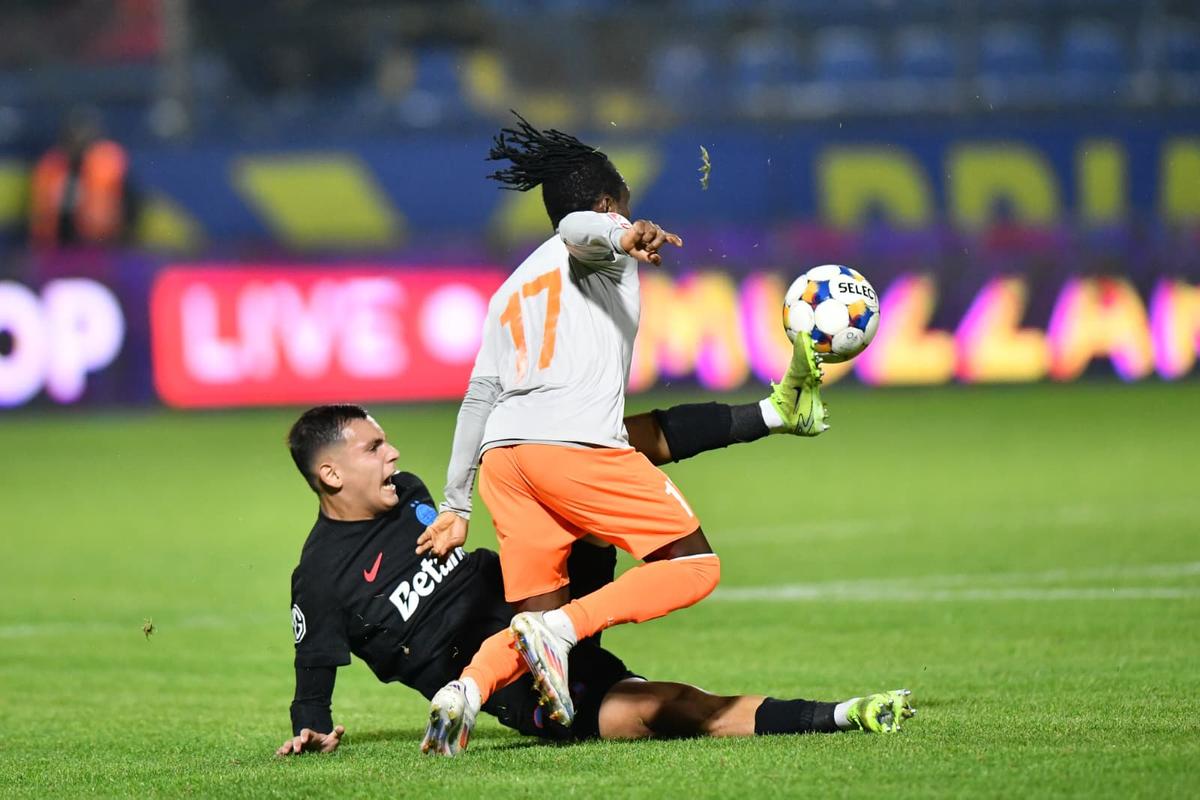 Ce eroare! Gest greu de înțeles la penalty-ul de 0-1 din Metaloglobus - FCSB