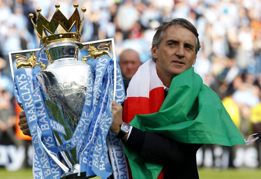 Managerul Roberto Mancini, cu trofeul de campion în Premier League cucerit cu Manchester City / Foto: Imago Candidat surpriză la înlocuirea lui Ruben Amorim » Are trei trofee câștigate în Anglia și este șomer de un an!
