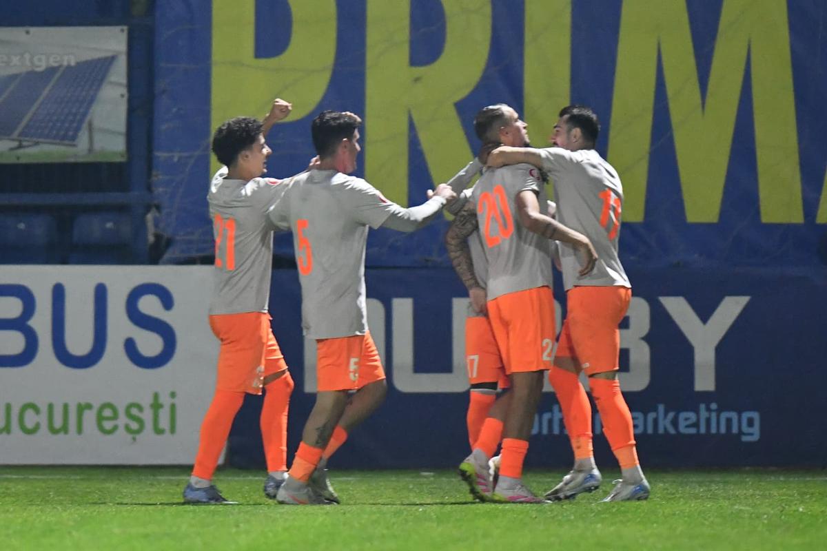 Ce eroare! Gest greu de înțeles la penalty-ul de 0-1 din Metaloglobus - FCSB