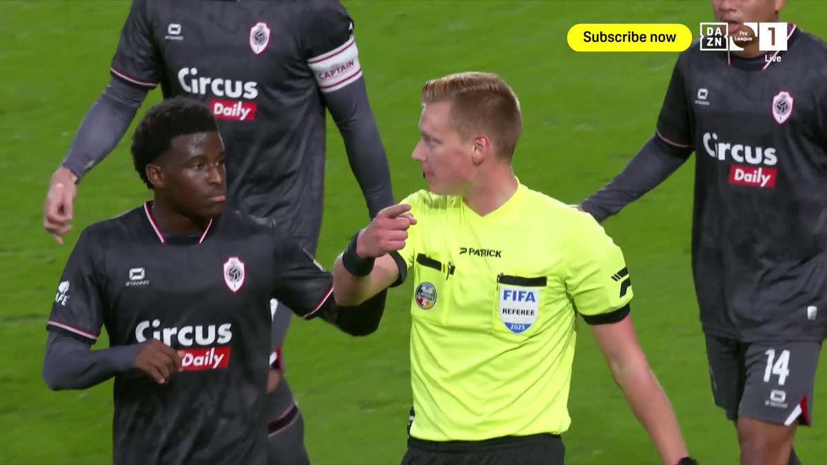 Lothar D'hondt, lovit cu un pahar în Standard - Antwerp