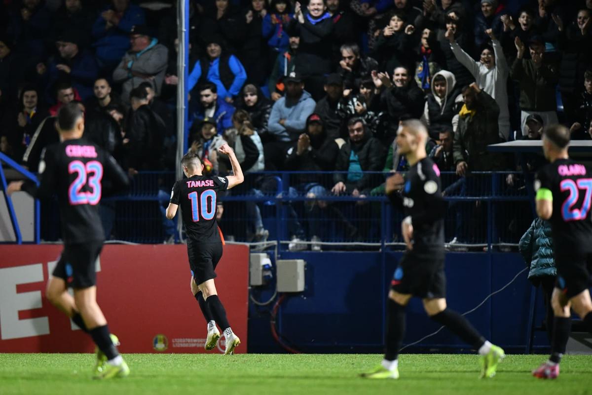 Ce eroare! Gest greu de înțeles la penalty-ul de 0-1 din Metaloglobus - FCSB
