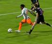 Huiduieli și înjurături în Metaloglobus - FCSB, după ce arbitrul a dat, apoi a anulat un penalty