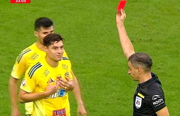 Confuzie totală: 4 minute pentru decizia care a rupt echilibrul în Craiova - Slobozia! Arbitrul se uita în altă parte