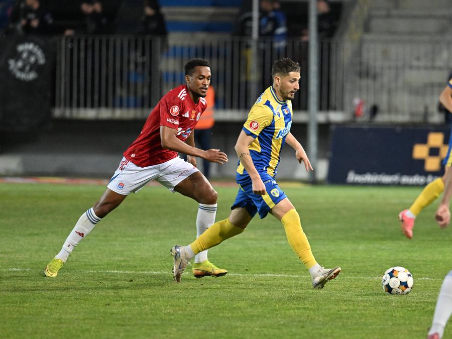 Patrick (stânga), atacantul celor de la Oțelul Galați / FOTO: Imago Images Surpriză! Martin Pascual a dezvăluit ce atacant din Superliga l-a impresionat: „La naiba, este bun!”
