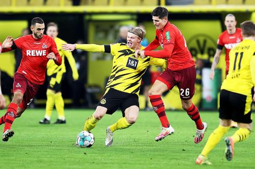 Sava Cestic, pe vremea când evolua la FC Koln, într-un duel cu Erling Haaland / foto: Imago Images