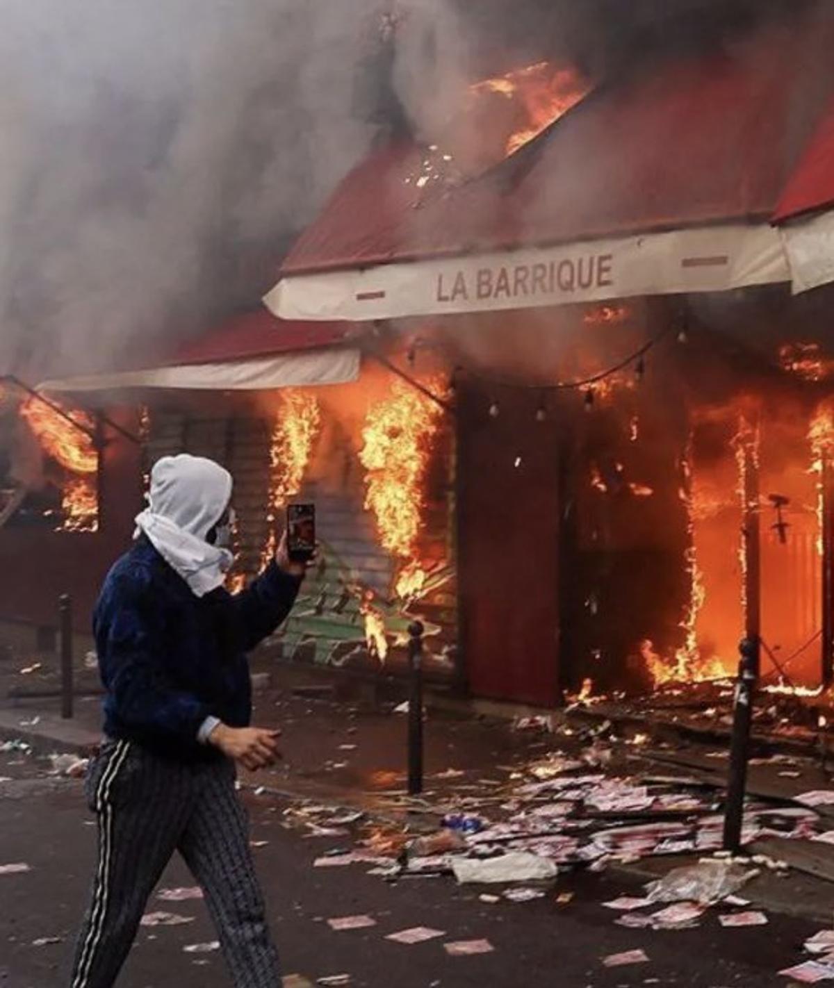 Protestele din Paris au amânat PSG - Lyon » Meciul se joacă în timpul ceremoniei Balonului de Aur, iar parizienii au trei nominalizați