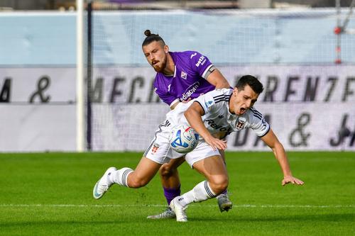 Radu Drăgușin, în Fiorentina - Como // foto: Imago Images