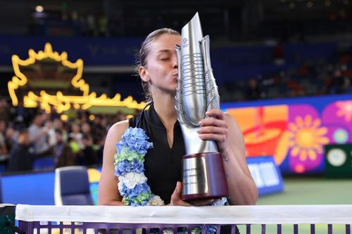 Maja Chwalinska cu trofeul de la Wuhan 2026 Foto: Guliver/GettyImages