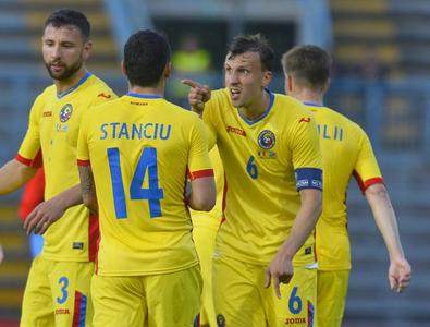 „I-ai spune lui Stanciu să semneze cu FCSB?” » Chiricheș a început să râdă, ...