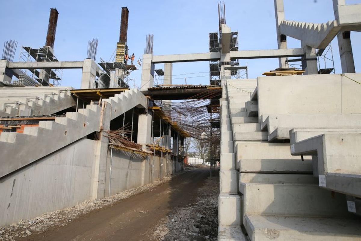 FOTO + VIDEO Ludovic Orban, în inspecție la stadioanele pentru Euro 2020: „S-a bătut pasul pe loc! S-au pierdut ani buni degeaba”