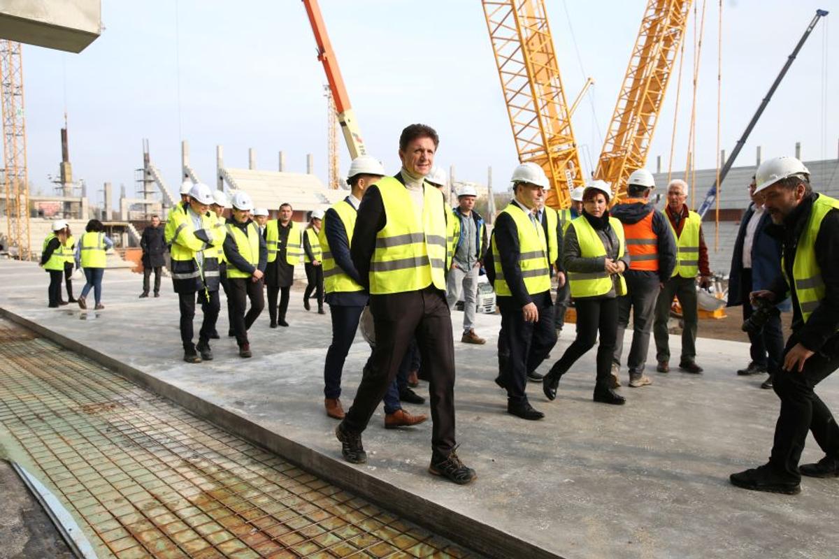 FOTO + VIDEO Ludovic Orban, în inspecție la stadioanele pentru Euro 2020: „S-a bătut pasul pe loc! S-au pierdut ani buni degeaba”
